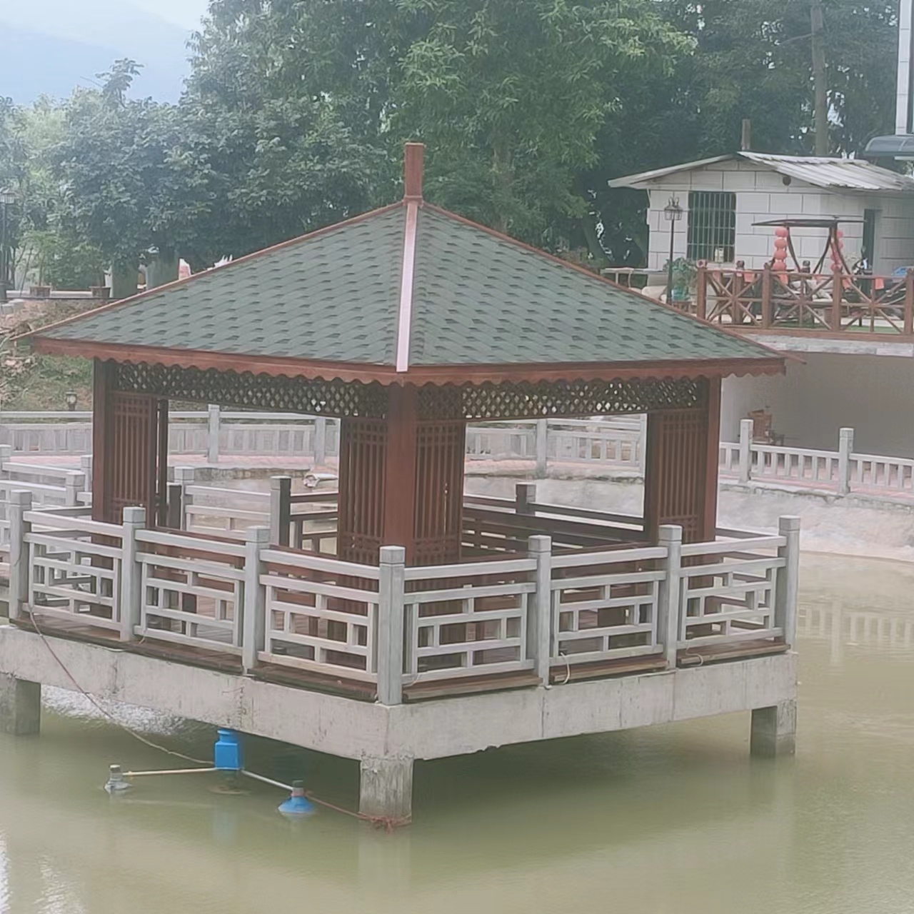 防腐木涼亭